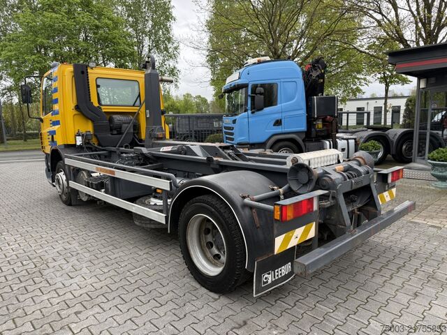 Tipper truck Daf CF 220 Haken Ex-Flughafen