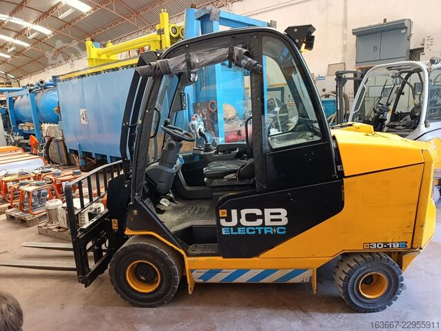 Electric Telescopic Forklift (2019) JCB TLT30-19E