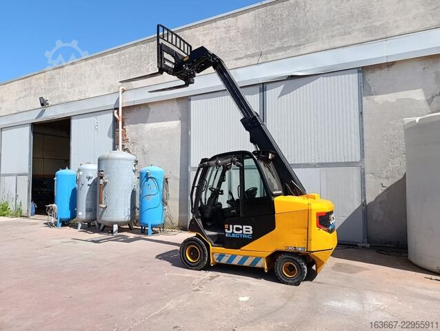 Electric Telescopic Forklift (2019) JCB TLT30-19E