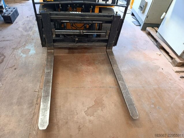 Electric Telescopic Forklift (2019) JCB TLT30-19E