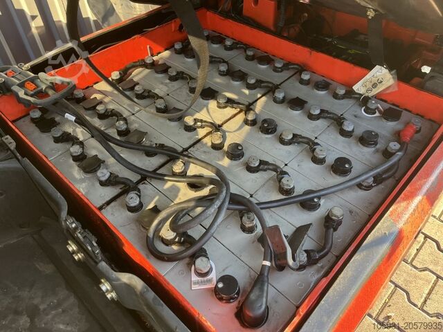 Electric 4-wheel forklift Linde E20PL-02