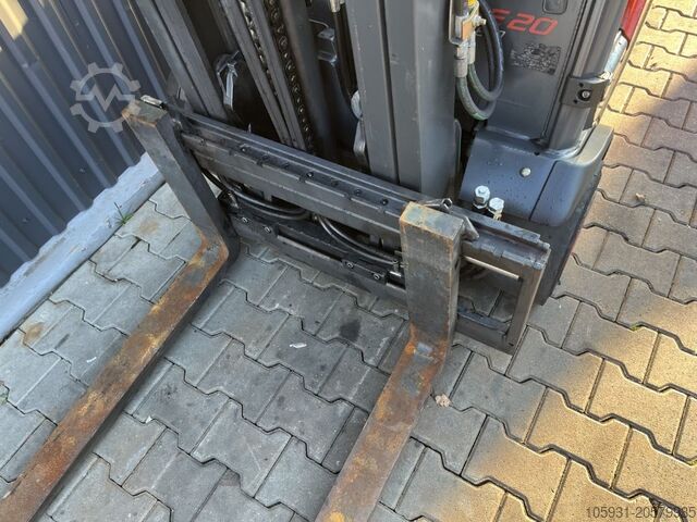 Electric 4-wheel forklift Linde E20PL-02