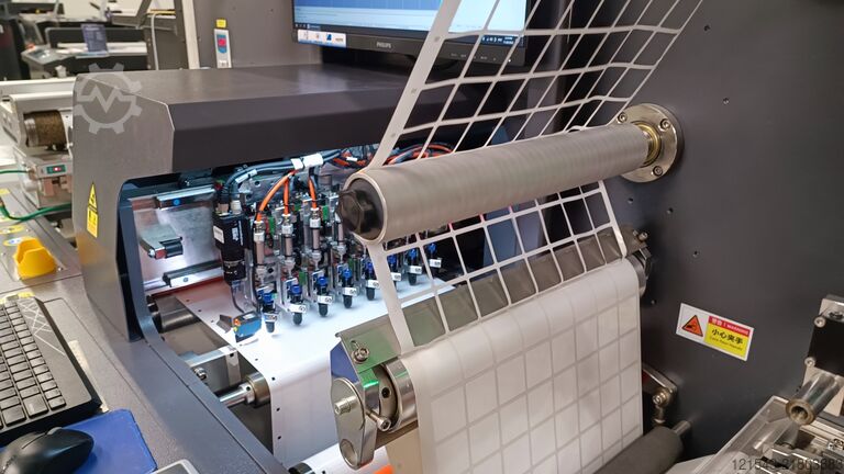 Fabric cutting machine JWEI RSF-330