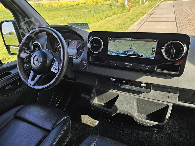 High-roof van MERCEDES-BENZ SPRINTER 317 L2H1 LED Mbux10!