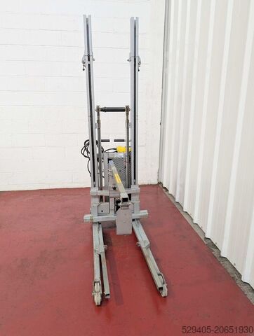 Pallet stacker Manuvit