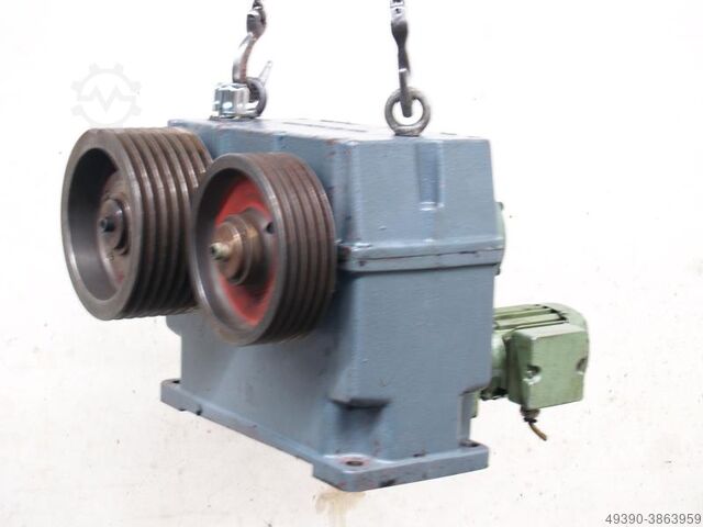 Hydraulically shiftable gearbox for changing direction of rotation, hydraulic reversing gearbox for