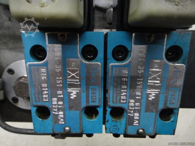 Hydraulically shiftable gearbox for changing direction of rotation, hydraulic reversing gearbox for