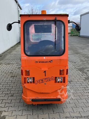 Schlepper PEFRA 610