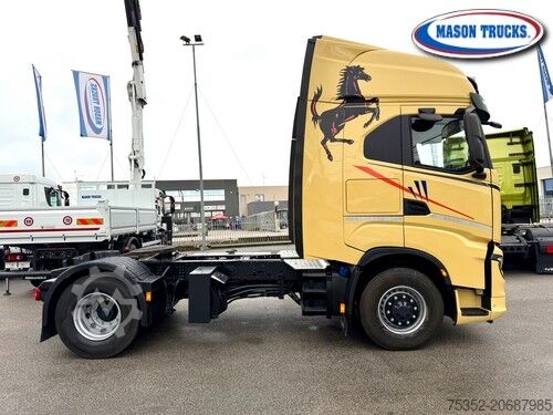 Standard road tractor Iveco X-Way 510 Hi-Traction 4x4