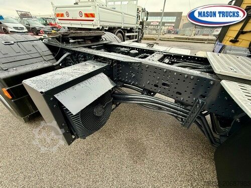 Standard road tractor Iveco X-Way 510 Hi-Traction 4x4