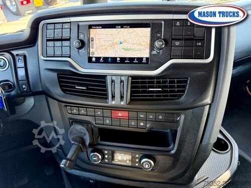 Standard road tractor Iveco X-Way 510 Hi-Traction 4x4