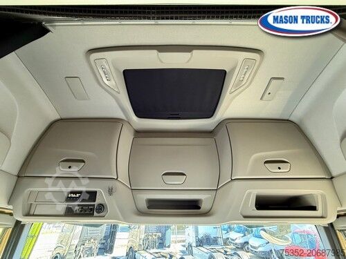 Standard road tractor Iveco X-Way 510 Hi-Traction 4x4