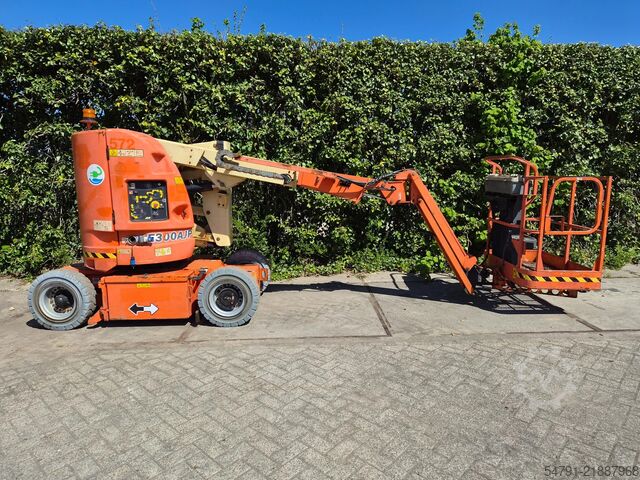 Articulated boom lift JLG E300AJP
