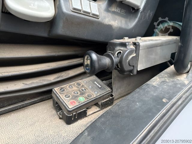 Standard SZM MAN TGS 26.440 Zugmaschine + Atlas Kran 5 Ausschube