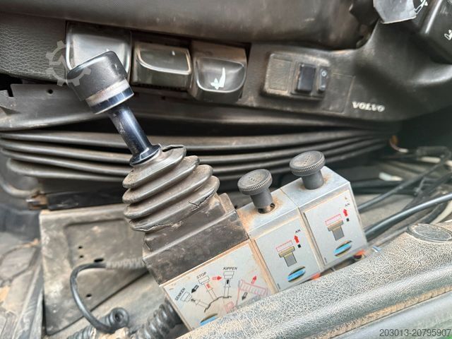 Kipper LKW VOLVO FMX 500 6x4 Kipper mit Kran Atlas 172.3E - A4