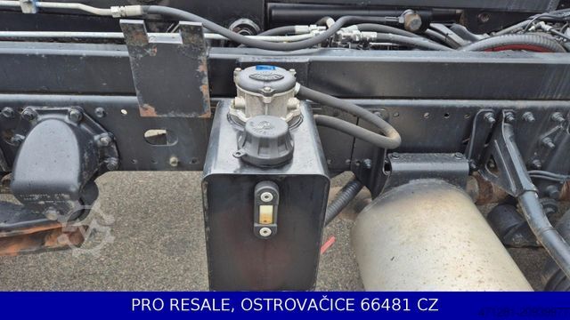 Roll-off tipper truck MAN TGL 12.180 BB EURO 3 - ABROLLKIPPER + KONTAINER