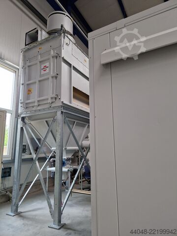 CNC machining center with rotary table MAKA DC 7