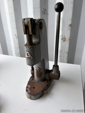 ASTOR 52M manual press for riveting / crimping – 2 units Prasa ręczna ASTOR 52M do nitowania / zaciskania – 2 sztuki Prasa ręczna ASTOR 52M do nitowania / zaciskania – 2 sztuki