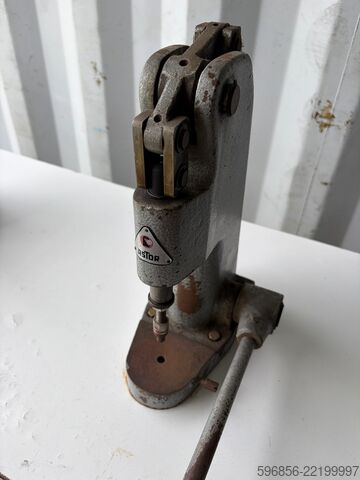 ASTOR 52M manual press for riveting / crimping – 2 units Prasa ręczna ASTOR 52M do nitowania / zaciskania – 2 sztuki Prasa ręczna ASTOR 52M do nitowania / zaciskania – 2 sztuki