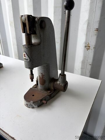 ASTOR 52M manual press for riveting / crimping – 2 units Prasa ręczna ASTOR 52M do nitowania / zaciskania – 2 sztuki Prasa ręczna ASTOR 52M do nitowania / zaciskania – 2 sztuki