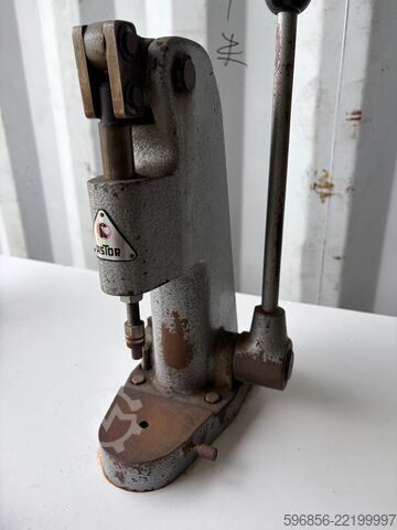 ASTOR 52M manual press for riveting / crimping – 2 units Prasa ręczna ASTOR 52M do nitowania / zaciskania – 2 sztuki Prasa ręczna ASTOR 52M do nitowania / zaciskania – 2 sztuki