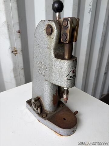 ASTOR 52M manual press for riveting / crimping – 2 units Prasa ręczna ASTOR 52M do nitowania / zaciskania – 2 sztuki Prasa ręczna ASTOR 52M do nitowania / zaciskania – 2 sztuki