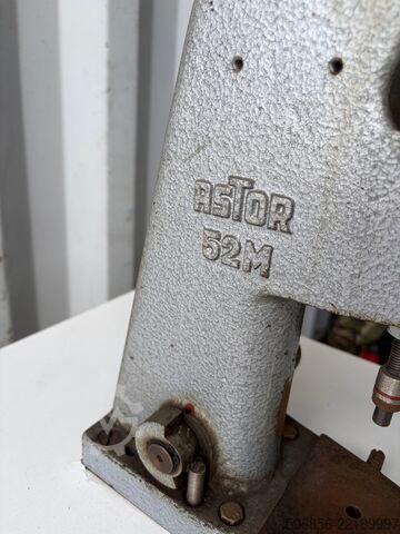 ASTOR 52M manual press for riveting / crimping – 2 units Prasa ręczna ASTOR 52M do nitowania / zaciskania – 2 sztuki Prasa ręczna ASTOR 52M do nitowania / zaciskania – 2 sztuki