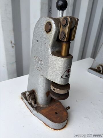 ASTOR 52M manual press for riveting / crimping – 2 units Prasa ręczna ASTOR 52M do nitowania / zaciskania – 2 sztuki Prasa ręczna ASTOR 52M do nitowania / zaciskania – 2 sztuki
