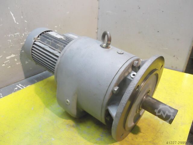 Gear motor 0.75 kW 30 rpm SEW-EURODRIVE RF70DT80N-4