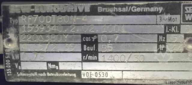 Gear motor 0.75 kW 30 rpm SEW-EURODRIVE RF70DT80N-4