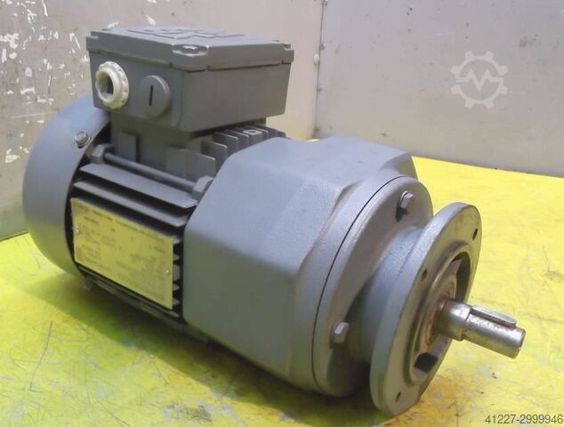 Geared motor 0.25 kW 49 rpm SEW-EURODRIVE RF302DT71D6