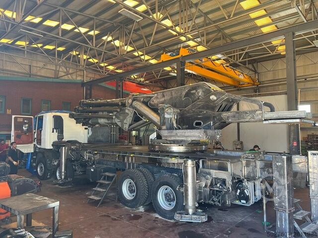 Double BREAKING AXLE-MOUNTED MOBILE CRANE DOUBLE BREAKING AXLE-MOUNTED MOBILE CRANE