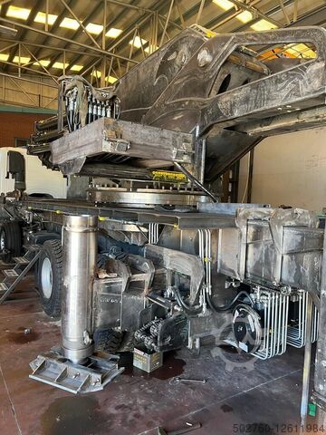 Double BREAKING AXLE-MOUNTED MOBILE CRANE DOUBLE BREAKING AXLE-MOUNTED MOBILE CRANE