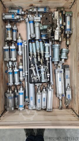 Verschiedene Ersatzteile FESTO ADVU