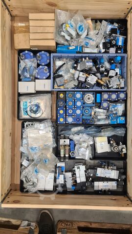 Verschiedene Ersatzteile FESTO ADVU