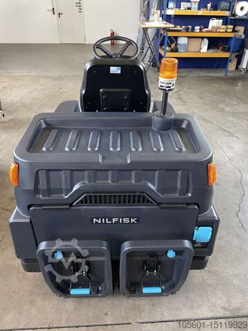Sweepers and vacuum cleaning machine Nilfisk SW 3000