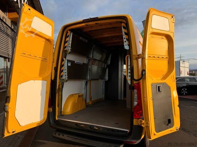 High-roof van Mercedes-Benz eSprinter 312 DHL Regal KEP-Ausbau