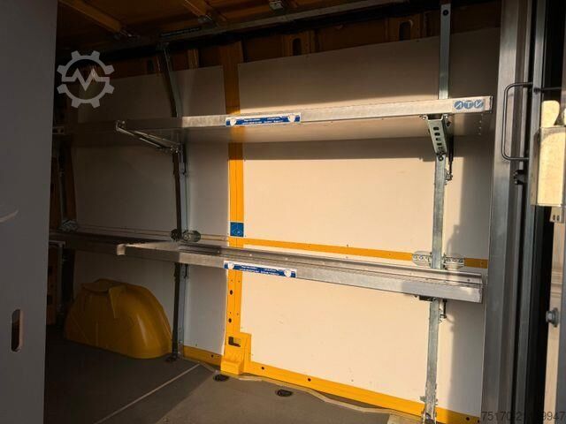 High-roof van Mercedes-Benz eSprinter 312 DHL Regal KEP-Ausbau