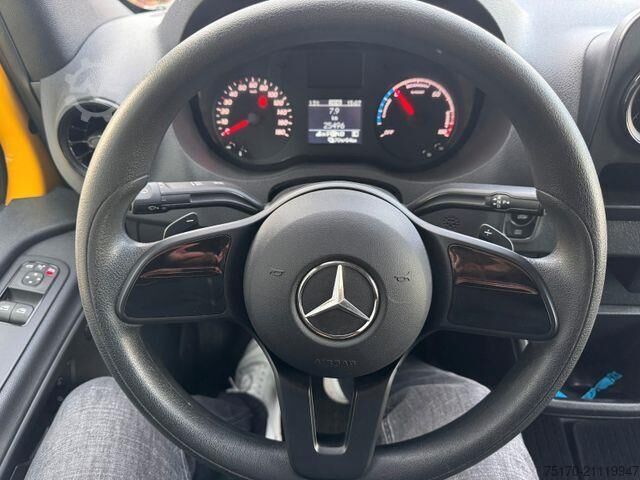 High-roof van Mercedes-Benz eSprinter 312 DHL Regal KEP-Ausbau