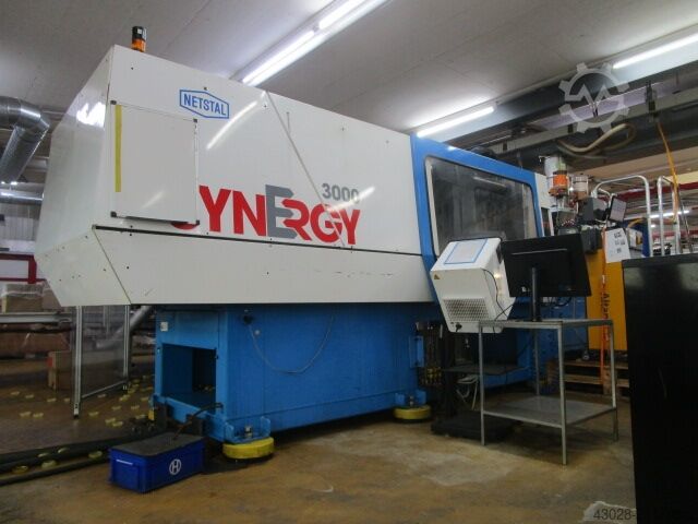 SPRITZGUSSMASCHINE MIT DOSIERANLAGE NETSTAL SYNERGY S 3000-900