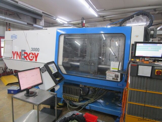 SPRITZGUSSMASCHINE MIT DOSIERANLAGE NETSTAL SYNERGY S 3000-900