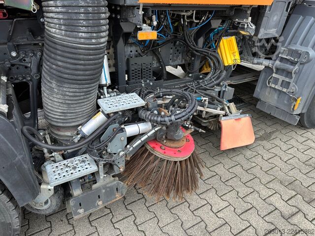 Kehrmaschine MERCEDES-BENZ ACTROS 1830 4x2 Kehrmaschine BUCHER OPTIFANT8000