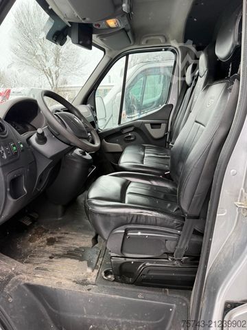 Viehtransporter RENAULT Master STX Haras 3 Sitzer