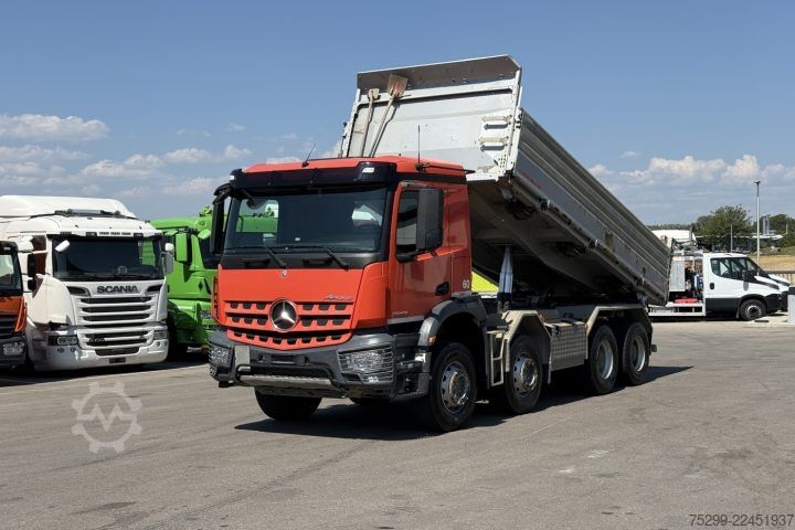 Three-sided tipper truck Mercedes-Benz Arocs 3243 8x4 Schwarzmüller / Swiss-Vehicle