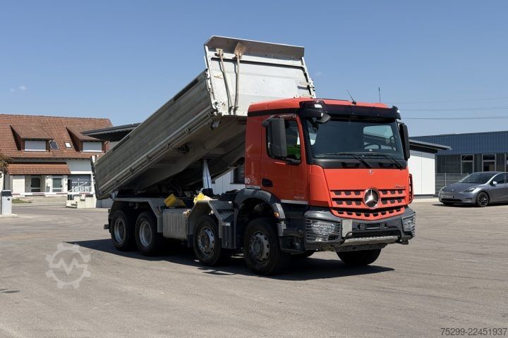 Three-sided tipper truck Mercedes-Benz Arocs 3243 8x4 Schwarzmüller / Swiss-Vehicle