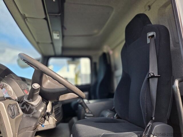 Van with tail lift MAN TGM 26.340