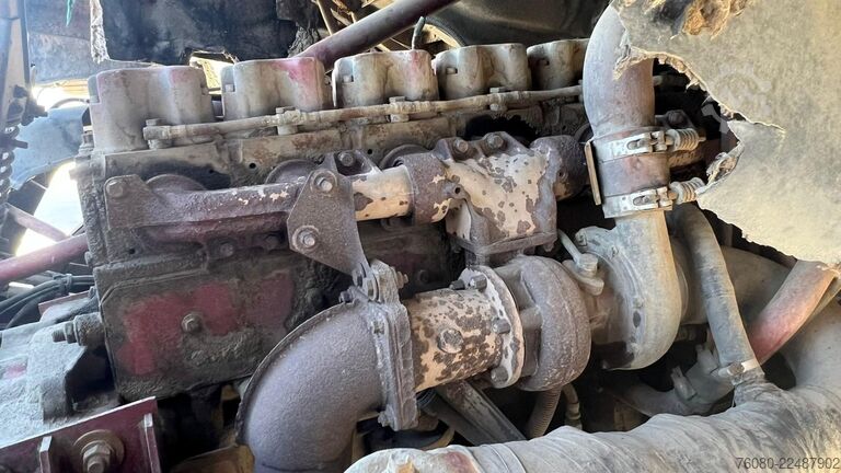 Standard tractor Renault R 340 Major (6 CULASSE / POMPE MANUELLE / MANUA...