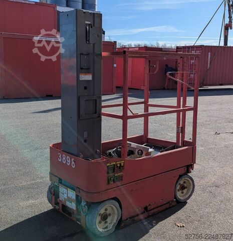 Scissor lift SkyJack SJ12