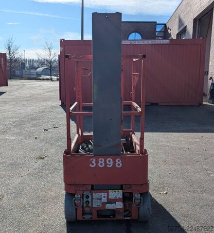 Scissor lift SkyJack SJ12