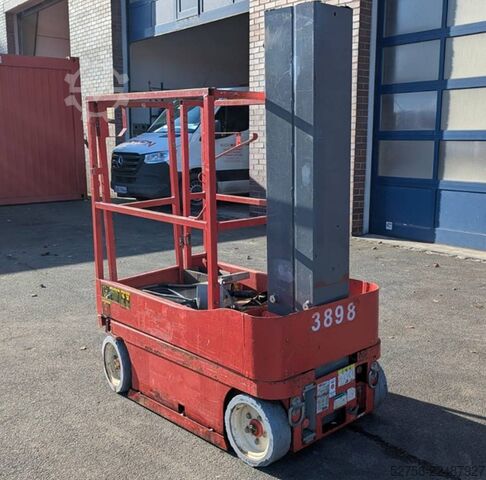 Scissor lift SkyJack SJ12